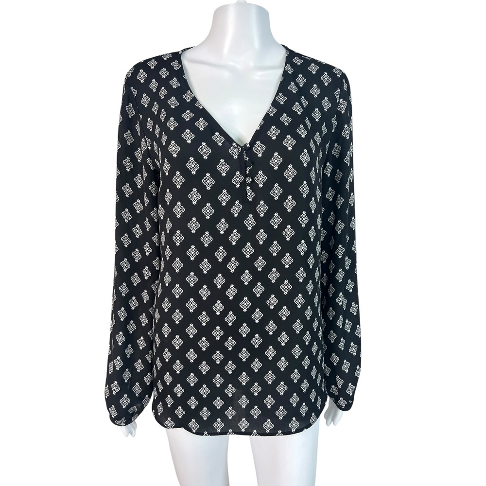 White House Black Market WHBM Blouse Top Geometric V-Neck Career Classic Size 8